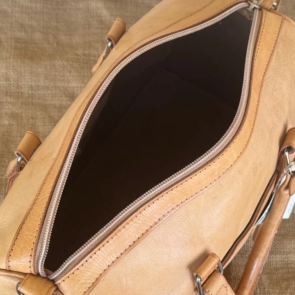 Beson Int. Dead-stock Elegant Tan Men's Duffel Bag tan leather New Vintage NWT - Picture 14 of 16